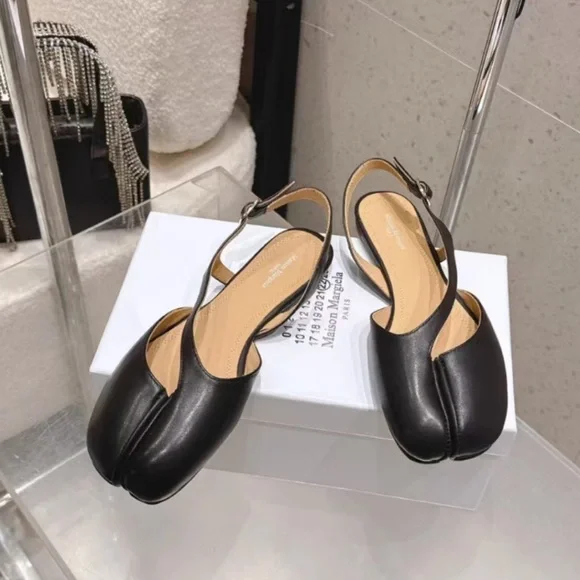 MM6 Maison Martin Margiela Black Split-Toe Slingback Mules with Tan Insole - Picture 3 of 9
